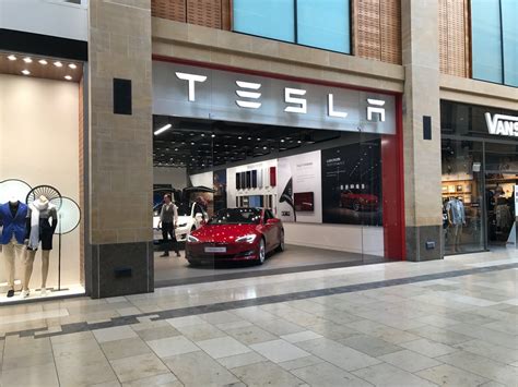 Tesla Store Cambridge